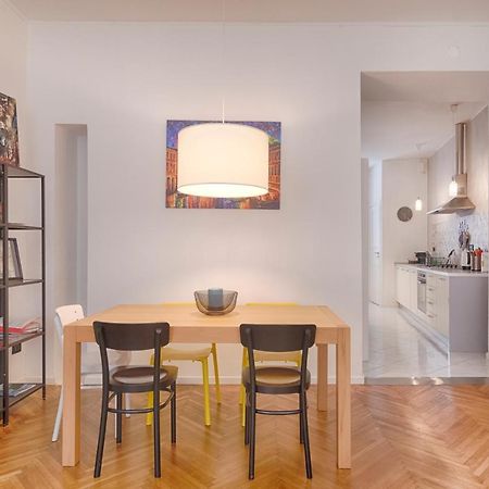 Mihaela Apartment - Charme Near The Station Trieste Exteriör bild