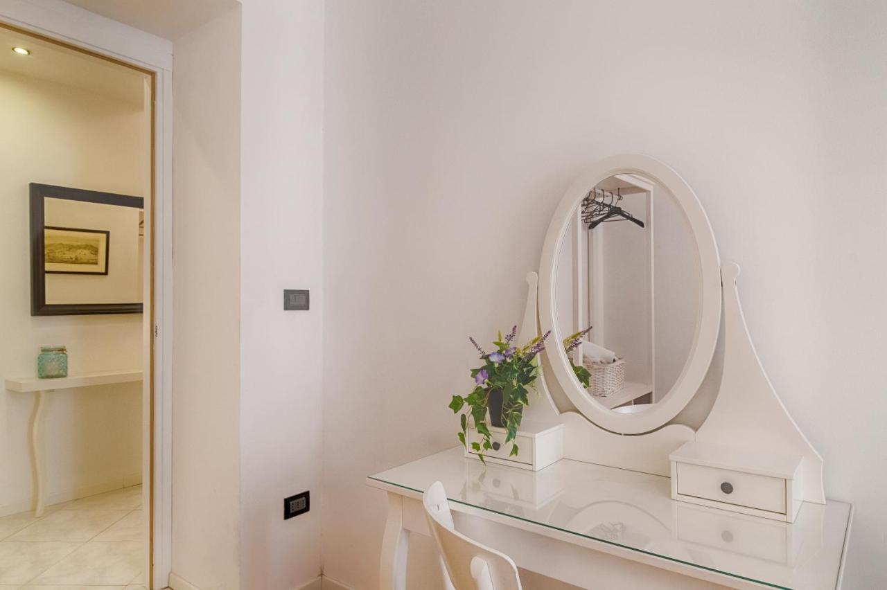 Mihaela Apartment - Charme Near The Station Trieste Exteriör bild