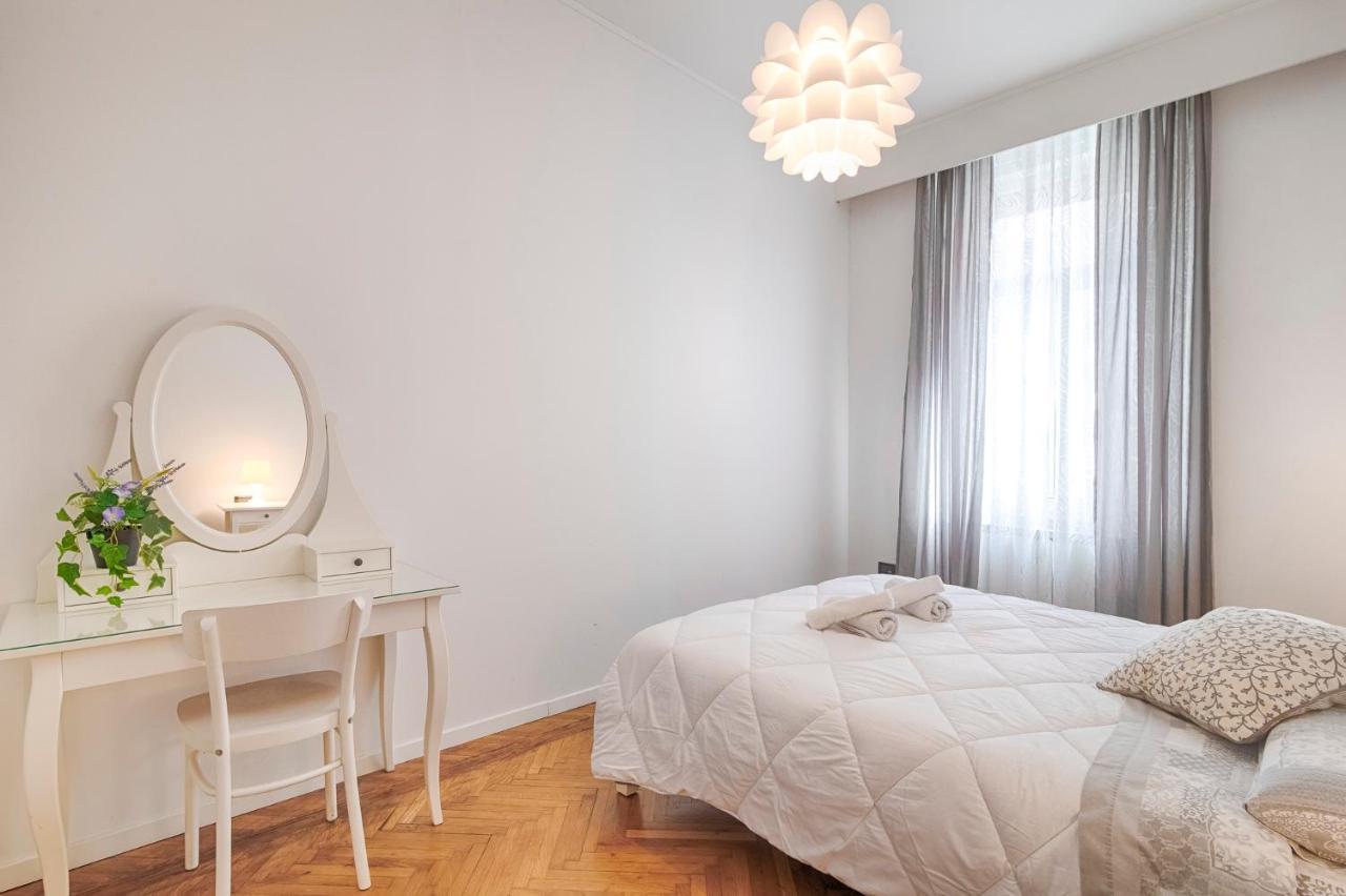 Mihaela Apartment - Charme Near The Station Trieste Exteriör bild