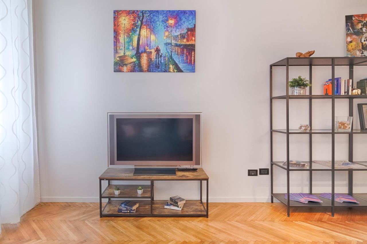 Mihaela Apartment - Charme Near The Station Trieste Exteriör bild