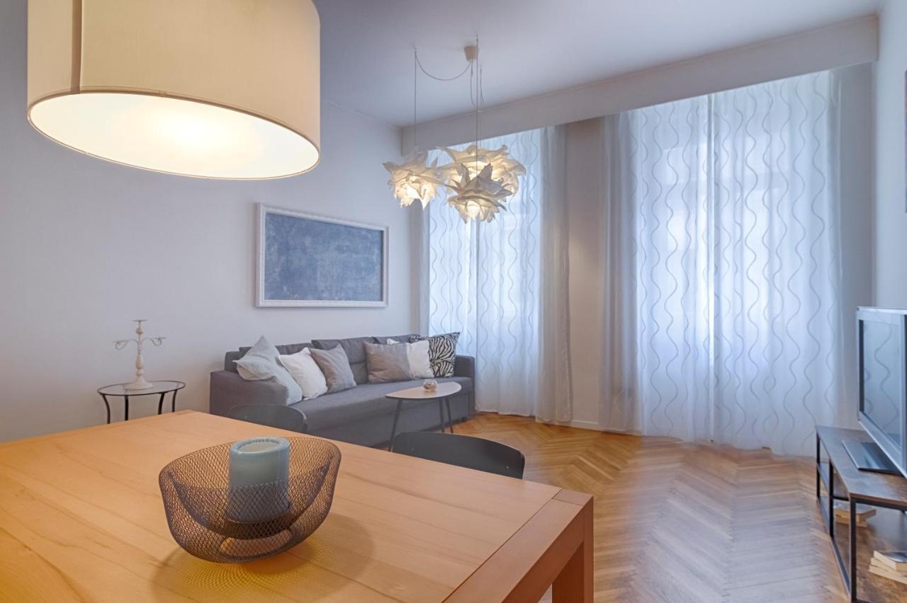 Mihaela Apartment - Charme Near The Station Trieste Exteriör bild