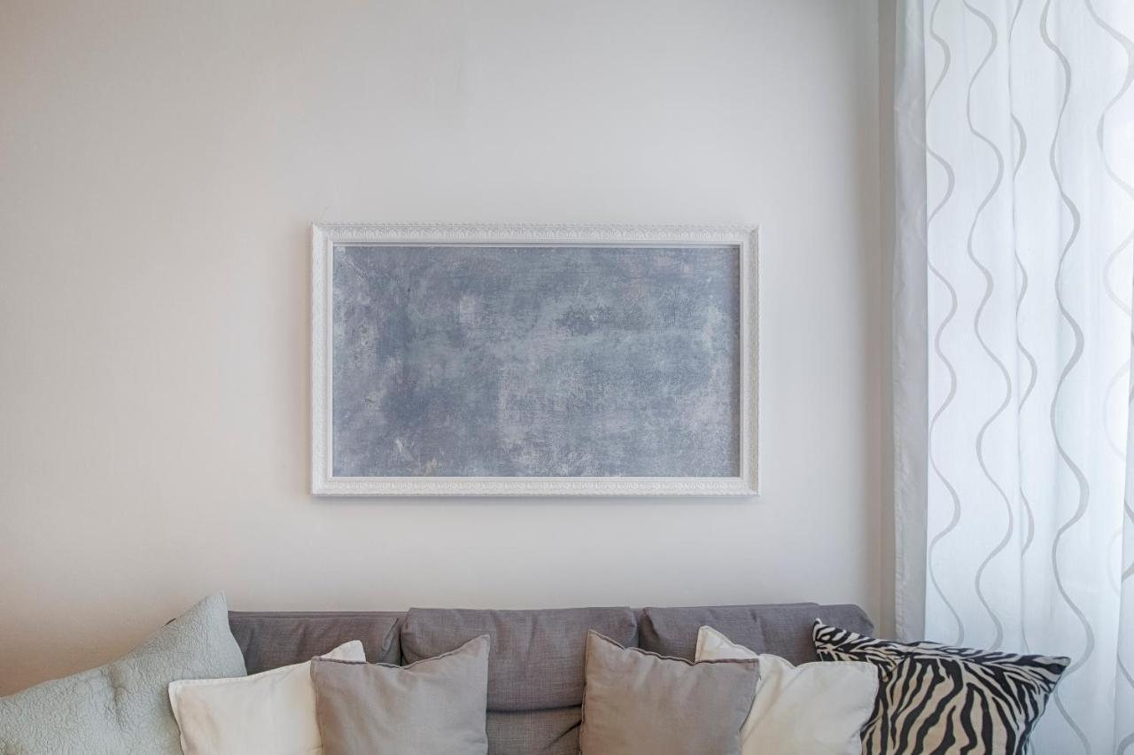 Mihaela Apartment - Charme Near The Station Trieste Exteriör bild
