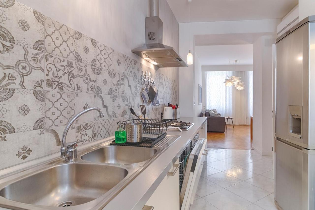 Mihaela Apartment - Charme Near The Station Trieste Exteriör bild