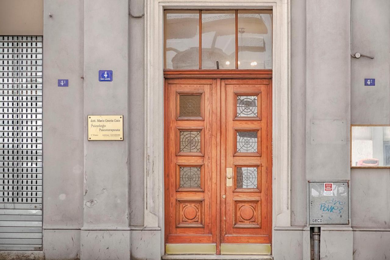 Mihaela Apartment - Charme Near The Station Trieste Exteriör bild
