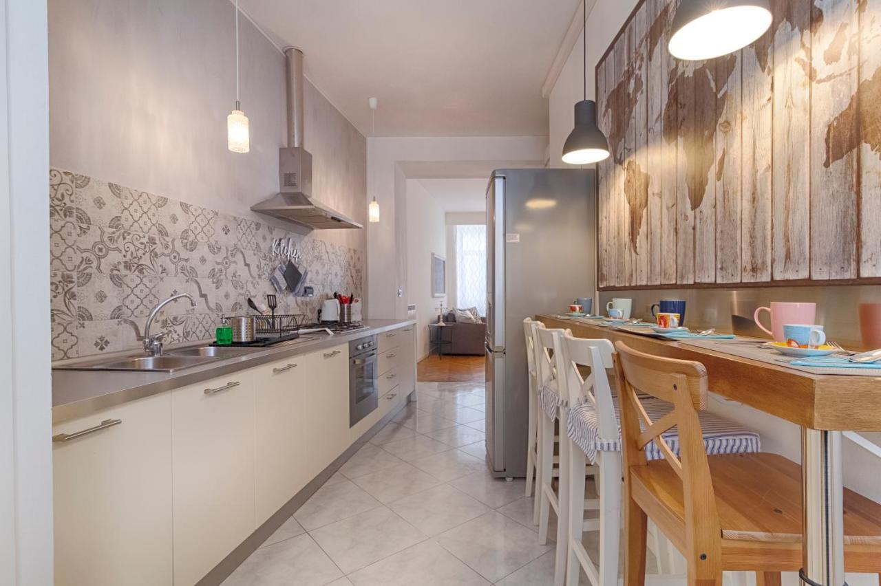 Mihaela Apartment - Charme Near The Station Trieste Exteriör bild